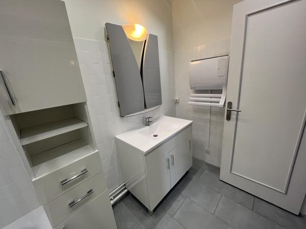 Appartement à louer 788 € CC Angoulême 4 p 96 m² DPE C