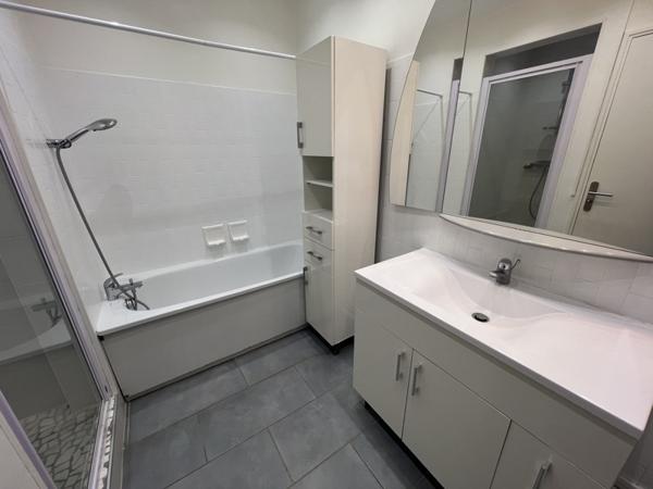 Appartement à louer 788 € CC Angoulême 4 p 96 m² DPE C