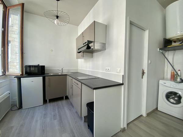 Saint-Étienne (42000) Studio meublé et rénové - Secteur Hôtel de Ville