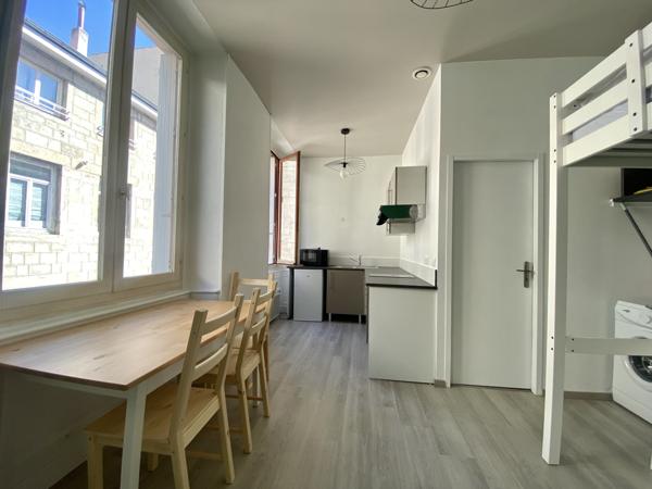 Saint-Étienne (42000) Studio meublé et rénové - Secteur Hôtel de Ville