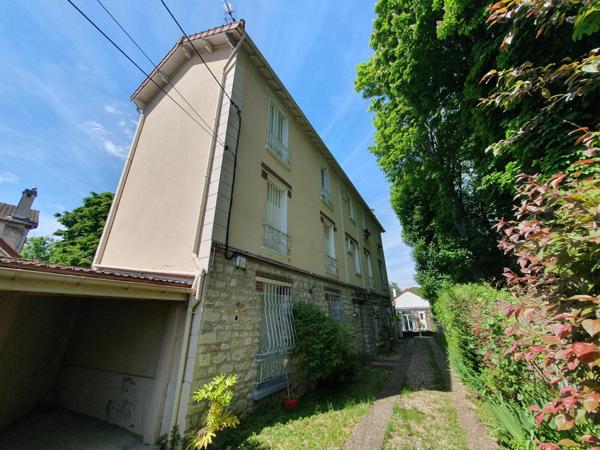 Appartement à vendre    2 pièces • 2 805 m2    Saint-Gratien