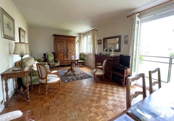 Nantes Longchamp, tram à 250m, au calme, T4 de 74 m², balcon, garage