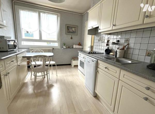 Nantes Longchamp, tram à 250m, au calme, T4 de 74 m², balcon, garage