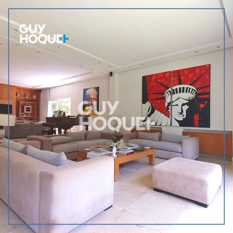 TRES BELLE VILLA A VENDRE A QUELQUES PAS DE LA MER