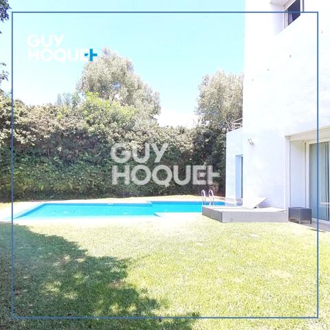 TRES BELLE VILLA A VENDRE A QUELQUES PAS DE LA MER