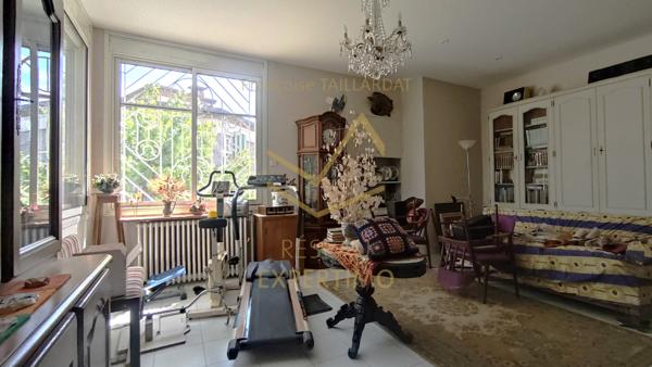 Châteaurenard (13160) Maison familiale - 4 à 5 chambres - 2 Garages - Atelier - buanderie - Proximité commerces et école