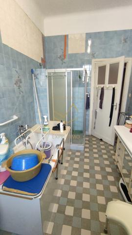 Châteaurenard (13160) Maison familiale - 4 à 5 chambres - 2 Garages - Atelier - buanderie - Proximité commerces et école