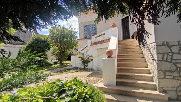 Châteaurenard (13160) Maison familiale - 4 à 5 chambres - 2 Garages - Atelier - buanderie - Proximité commerces et école