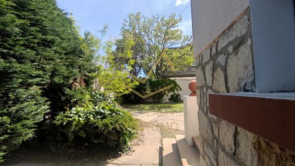 Châteaurenard (13160) Maison familiale - 4 à 5 chambres - 2 Garages - Atelier - buanderie - Proximité commerces et école