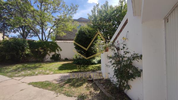 Châteaurenard (13160) Maison familiale - 4 à 5 chambres - 2 Garages - Atelier - buanderie - Proximité commerces et école