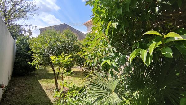 Châteaurenard (13160) Maison familiale - 4 à 5 chambres - 2 Garages - Atelier - buanderie - Proximité commerces et école