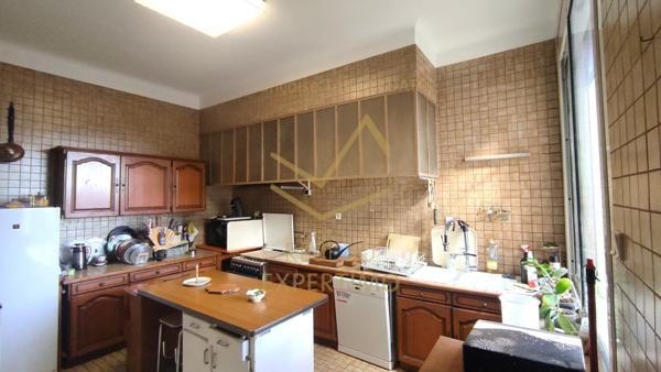 Châteaurenard (13160) Maison familiale - 4 à 5 chambres - 2 Garages - Atelier - buanderie - Proximité commerces et école