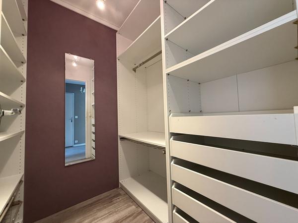 À vendre : Appartement spacieux quartier Saint-Marceaux avec balcon et garage