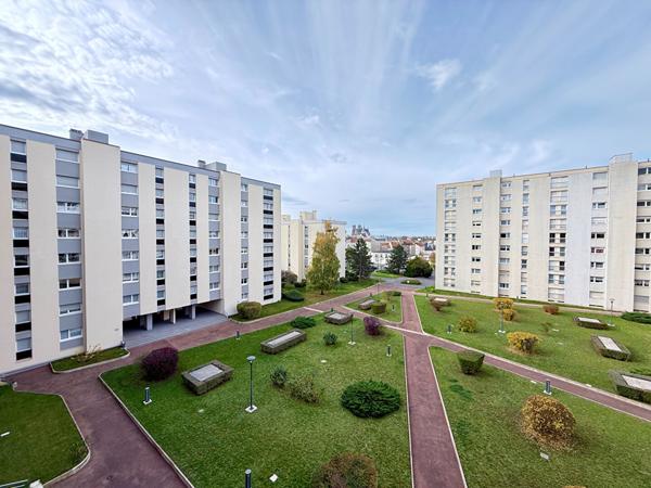 À vendre : Appartement spacieux quartier Saint-Marceaux avec balcon et garage