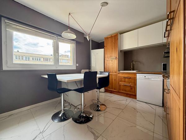 À vendre : Appartement spacieux quartier Saint-Marceaux avec balcon et garage