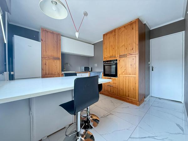 À vendre : Appartement spacieux quartier Saint-Marceaux avec balcon et garage