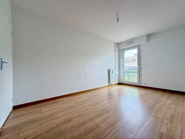 À vendre : Appartement spacieux quartier Saint-Marceaux avec balcon et garage