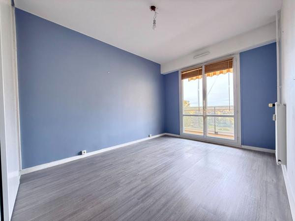 À vendre : Appartement spacieux quartier Saint-Marceaux avec balcon et garage