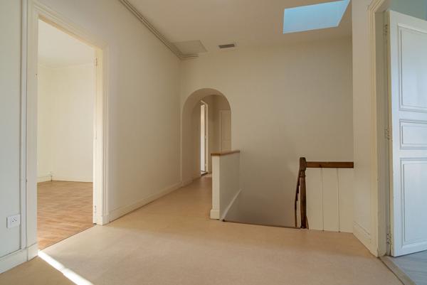 CARCASSONNE – VILLEGAILHENC Maison T6 325m² (179m²) avec cour, patio, terrasse 2 vastes garages
