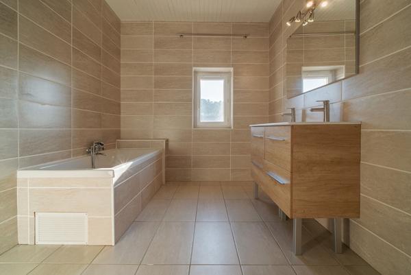 CARCASSONNE – VILLEGAILHENC Maison T6 325m² (179m²) avec cour, patio, terrasse 2 vastes garages