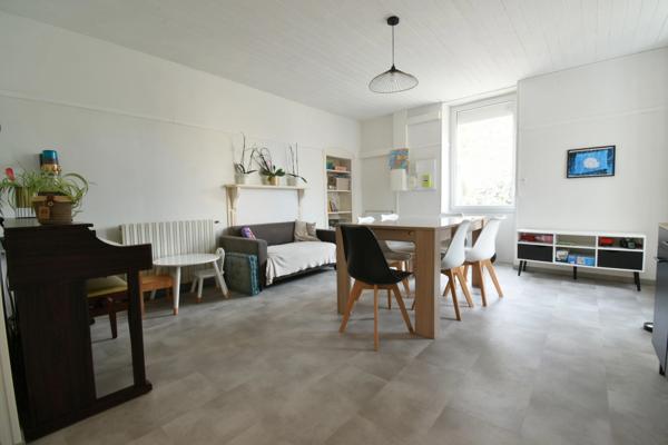 Maison en pierre rénovée – 134 m² – 3 chambres – Terrain de 1 100 m²