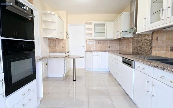 Maison à vendre    7 pièces •  Marolles-en-Brie