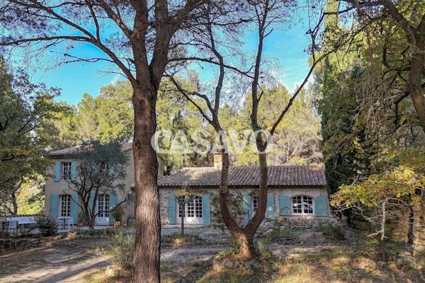 Vente Maison 8 pièces de 216m² - 13300 Salon-de-Provence