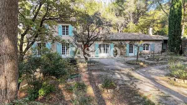 Vente Maison 8 pièces de 216m² - 13300 Salon-de-Provence
