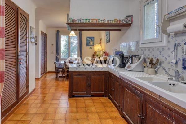 Vente Maison 8 pièces de 216m² - 13300 Salon-de-Provence