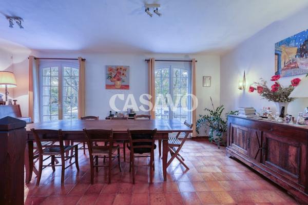 Vente Maison 8 pièces de 216m² - 13300 Salon-de-Provence