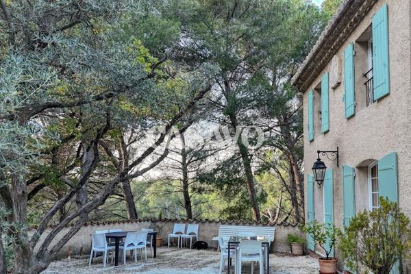 Vente Maison 8 pièces de 216m² - 13300 Salon-de-Provence