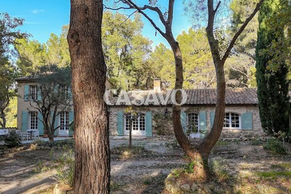 Vente Maison 8 pièces de 216m² - 13300 Salon-de-Provence