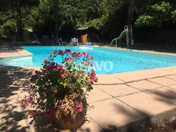 Vente Maison 8 pièces de 216m² - 13300 Salon-de-Provence