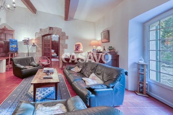 Vente Maison 8 pièces de 216m² - 13300 Salon-de-Provence
