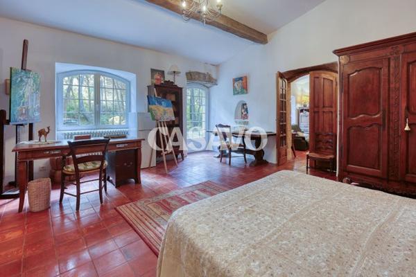 Vente Maison 8 pièces de 216m² - 13300 Salon-de-Provence