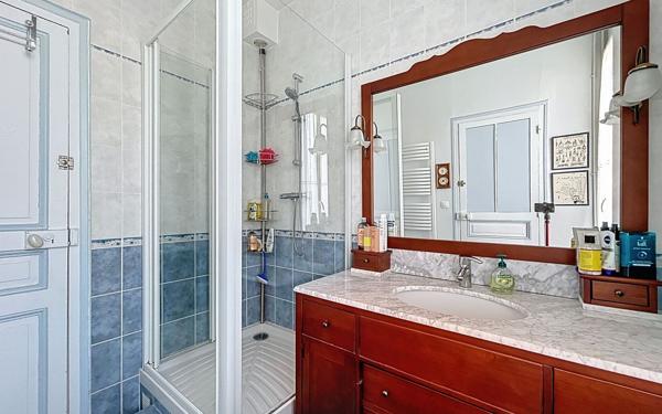 Maison à vendre    5 pièces •  Suresnes