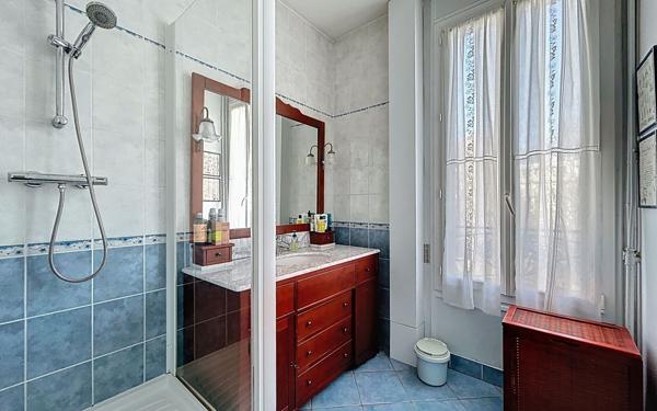 Maison à vendre    5 pièces •  Suresnes