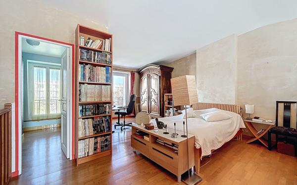 Maison à vendre    5 pièces •  Suresnes