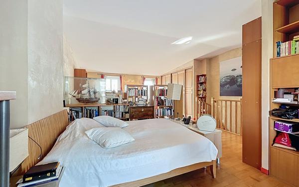 Maison à vendre    5 pièces •  Suresnes