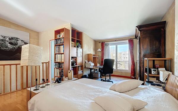 Maison à vendre    5 pièces •  Suresnes