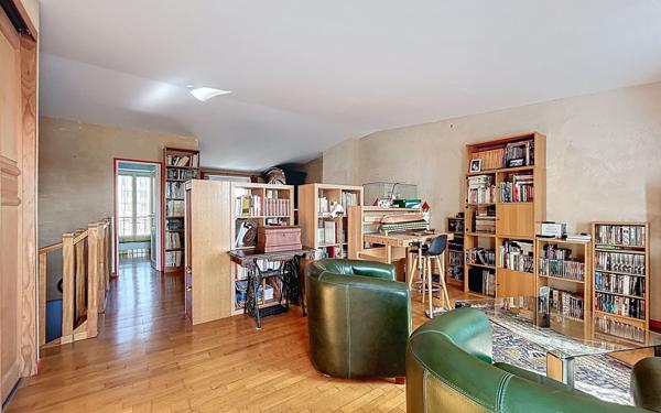 Maison à vendre    5 pièces •  Suresnes