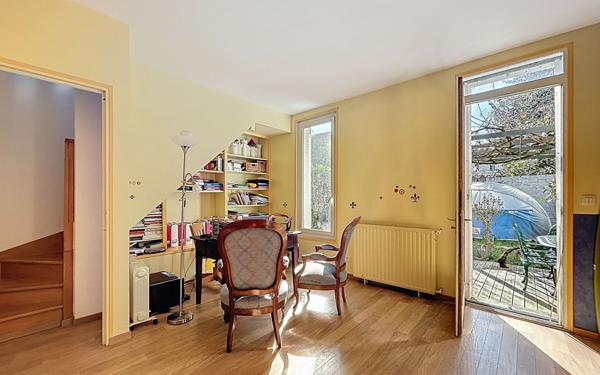 Maison à vendre    5 pièces •  Suresnes