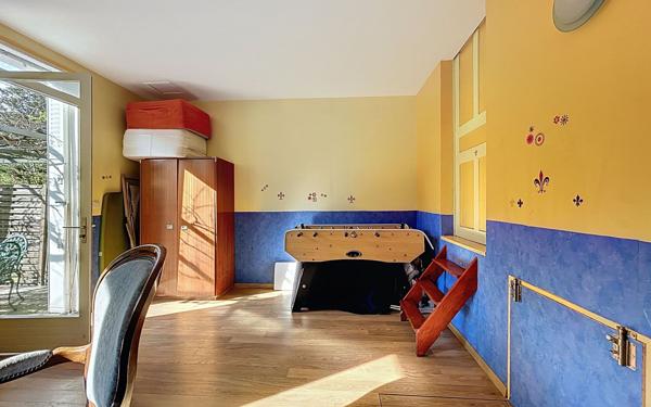 Maison à vendre    5 pièces •  Suresnes