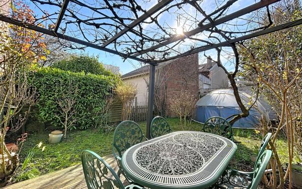 Maison à vendre    5 pièces •  Suresnes