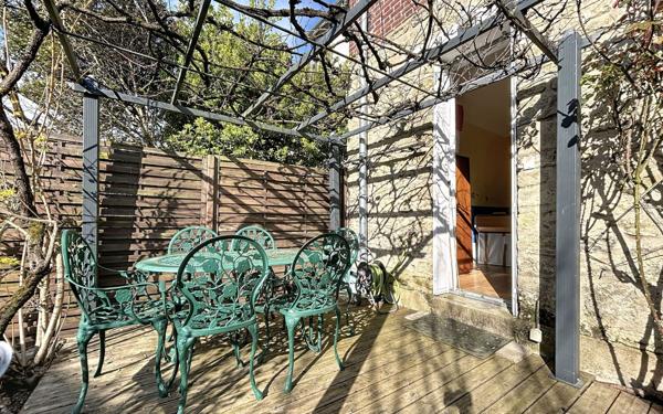 Maison à vendre    5 pièces •  Suresnes