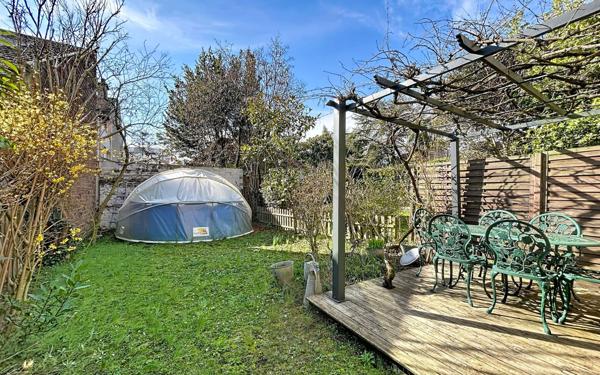 Maison à vendre    5 pièces •  Suresnes