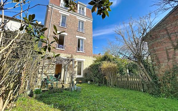 Maison à vendre    5 pièces •  Suresnes