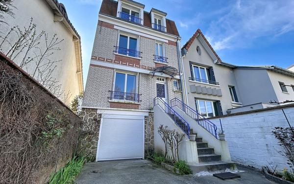 Maison à vendre    5 pièces •  Suresnes