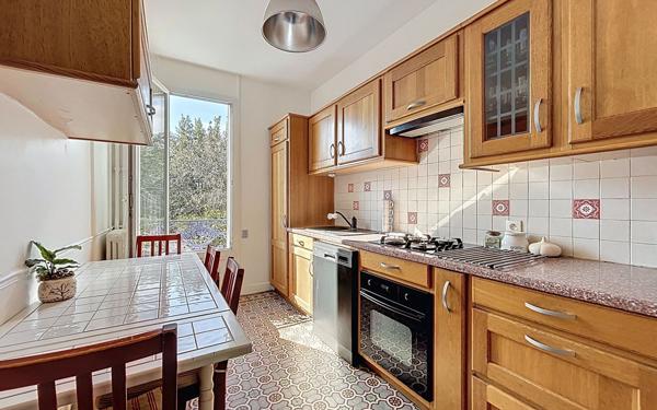 Maison à vendre    5 pièces •  Suresnes