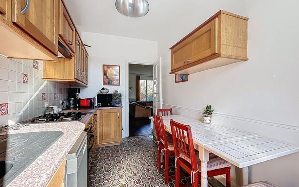 Maison à vendre    5 pièces •  Suresnes